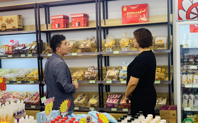 持續塑造更加智能化的系統，打造緊跟時代的怡佳仁零食店品牌