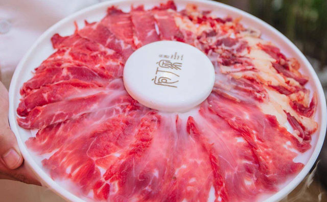打卡庖丁家，品味鮮牛肉火鍋美味大餐！