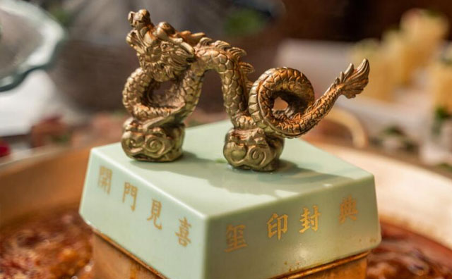 來朝天門吃火鍋，感受火鍋界的顏值天花板！