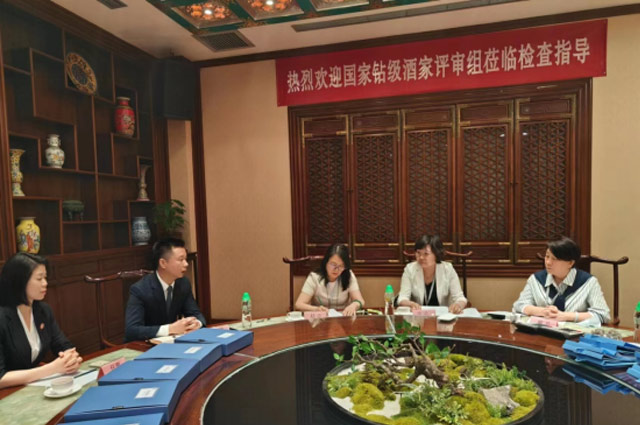 三樣菜運營總經理向評審組專家匯報企業情況圖片來源：合和紅燈籠餐飲