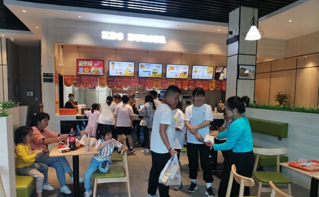 創業進行時，快樂星漢堡全程幫扶省心開店