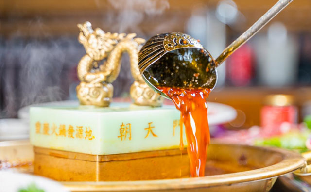 重慶老火鍋加盟店靠什么吸引顧客？