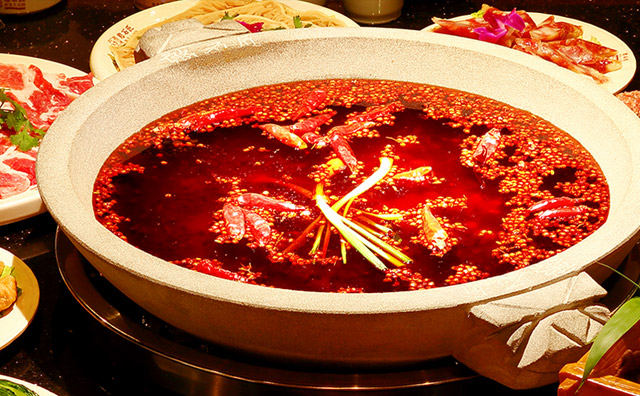 吃火鍋時(shí)為什么辣鍋總比清湯鍋開(kāi)得快，原因在這里