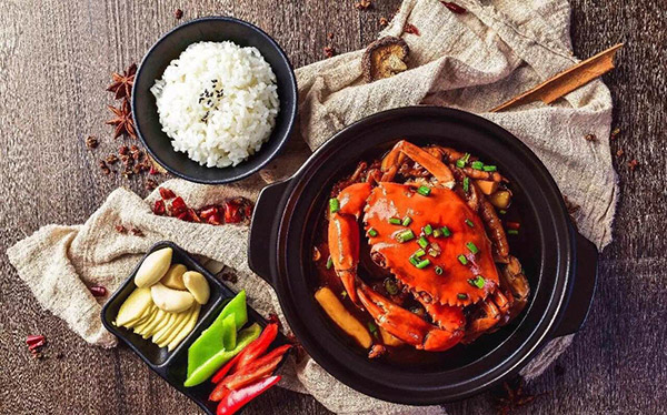 為什么你的肉蟹煲店會倒閉，詳細分析如下