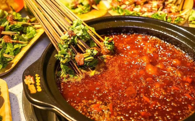 開(kāi)一家串串香加盟店，如何迅速融入市場(chǎng)