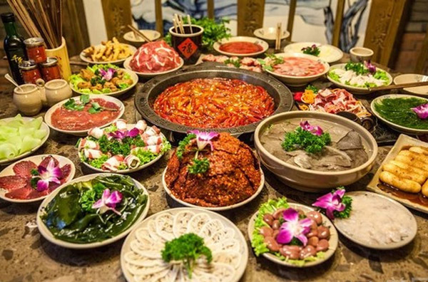 現(xiàn)在開個(gè)火鍋串串店掙錢么？