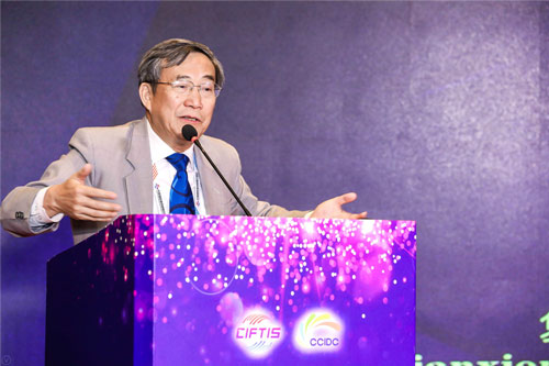 復旦大學教授葛劍雄發表主題演講