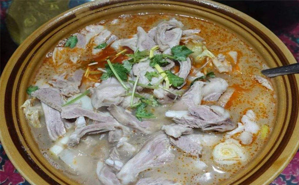 羊雜湯一碗多大利潤，賣羊湯可以一個人干嗎?