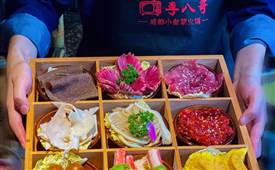 李八哥火鍋俱樂部，一店頂多店，一店多本領