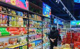 休閑食品店要幾個人經(jīng)營，完全取決于這些因素